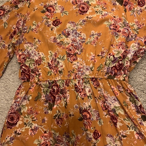 Brand New Flowy Floral Dress - Picture 4 of 4
